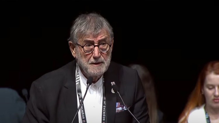 "DİKİLİTAŞ'A ŞU AN ÇİVİ ÇAKILAMAZ"