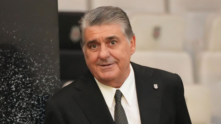"HAZIRLIK MAÇINDA HOCA MI GÖNDERİLİR? TARİHE Mİ GEÇİRECEKSİNİZ BENİ?"