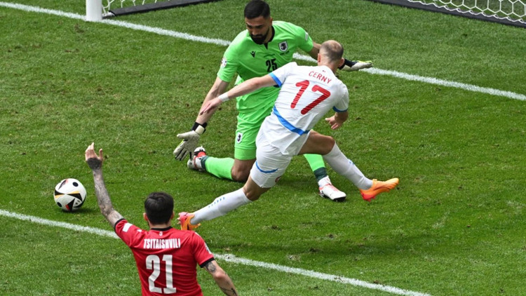 Vaclav Cerny için ısrar devam ediyor!