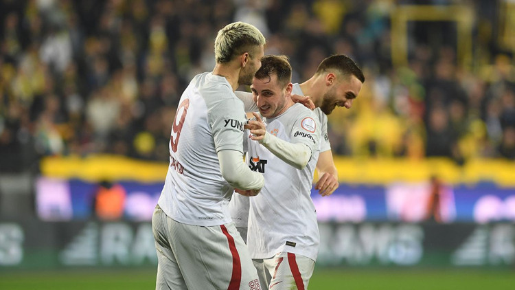 "KEREM'E KARİYERİNDE BAŞARILAR DİLERİM"
