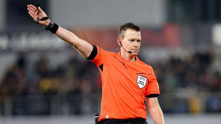 Allard Lindhout düdük çalacak