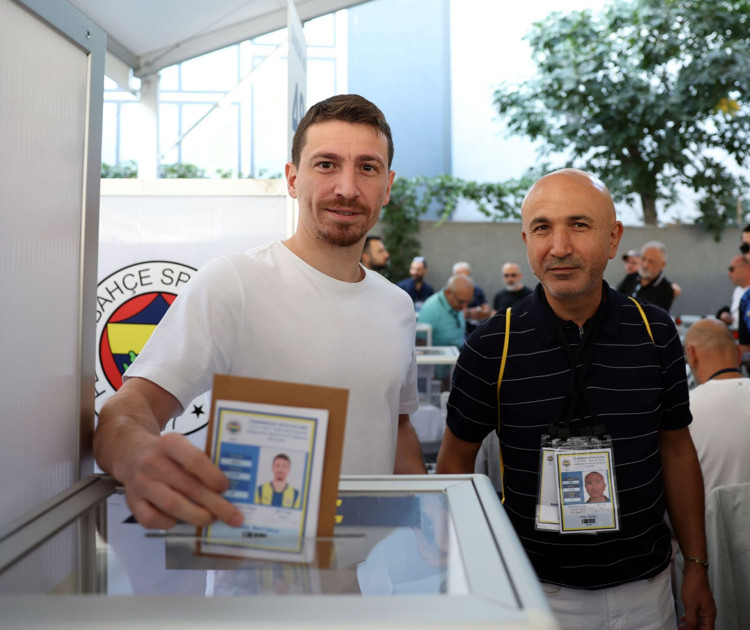 MERT HAKAN YANDAŞ OYUNU KULLANDI