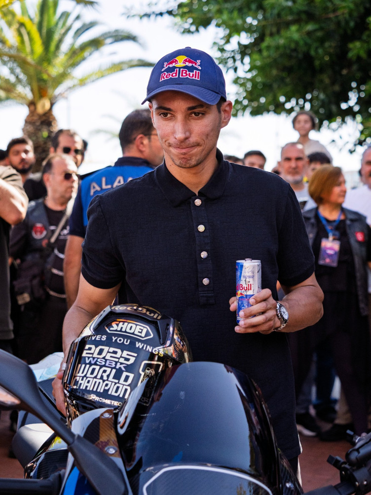 Red Bull sporcusu Toprak Razgatlıoğlu, memleketi Alanya’da coşkuyla karşılandı - Resim : 1