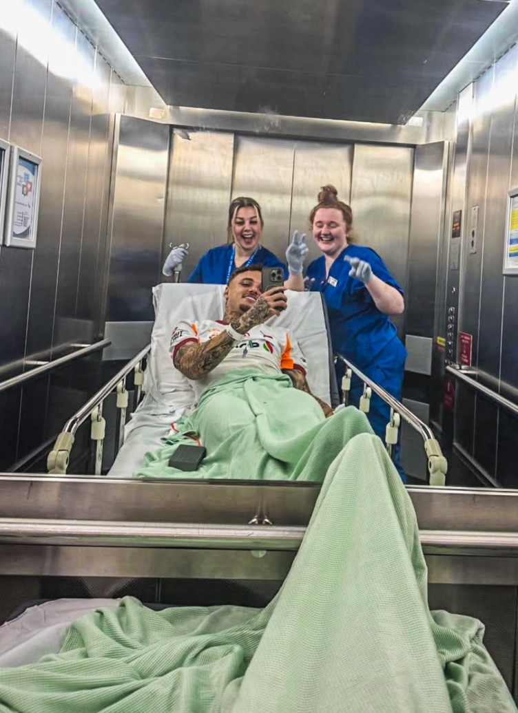 Noa Lang'ın parmağı dikildi! Yıldız futbolcu Trabzonspor derbisinde kadroda olacak - Resim : 1