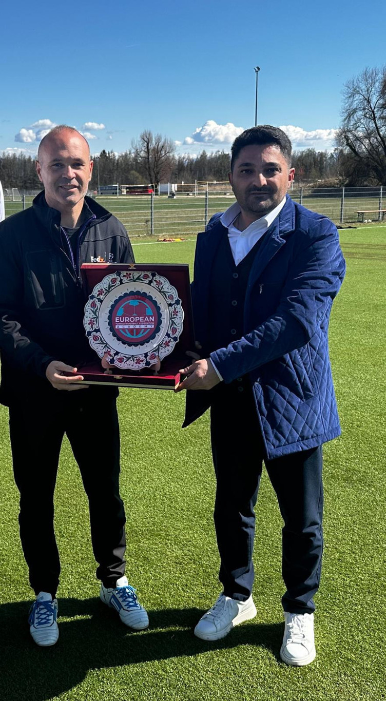 İspanyol efsane Andres Iniesta, ETFA Academy'yi ziyaret etti - Resim : 2