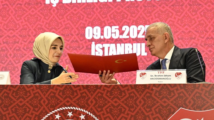 Aile ve Sosyal Hizmetler Bakanlığı ile TFF arasında "2025 Aile Yılı" kapsamında protokol imzalandı - Resim : 2