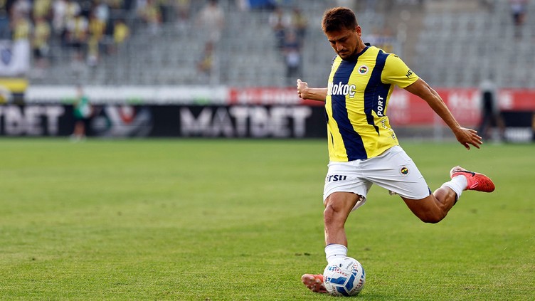 Fenerbahçe'de yeni dönem başlıyor! Fenerbahçe'de ayrılacak futbolcular belli oldu! - Resim : 2