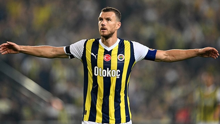 Fenerbahçe'de yeni dönem başlıyor! Fenerbahçe'de ayrılacak futbolcular belli oldu! - Resim : 1