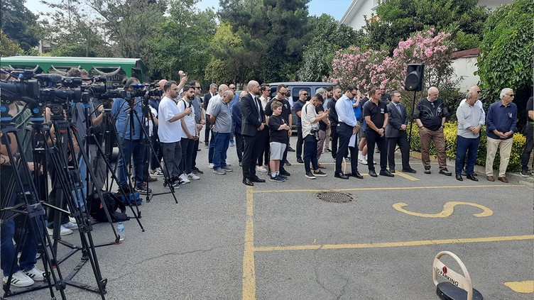 Sabri Ugan törenle son yolculuğuna uğurlandı - Resim : 3