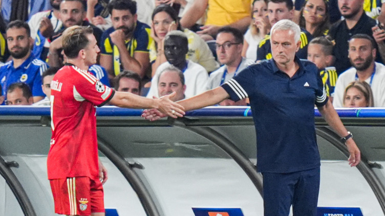 Kerem Aktürkoğlu ile Jose Mourinho el sıkıştı