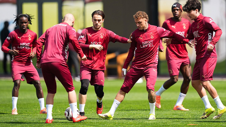 Okan Buruk'tan oyuncularına: Puanlar kaybettik ama şampiyonluğu kaybetmedik her şey bizim elimizde - Resim : 2