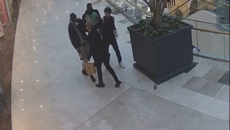 Sarıyer'de oynayan Papy Djilobodji’ye silah çekildi! Polis anında gözaltına aldı - Resim : 2