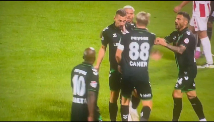 Sakaryaspor'da Caner Erkin ve Burak Altıparmak kadro dışı kaldı - Resim : 3