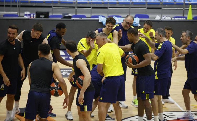 Fenerbahçe Beko, yeni sezonun ilk antrenmanını yaptı - Resim : 1