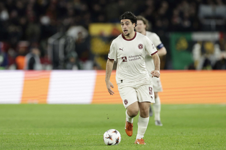 Vincenzo Montella'nın milli takıma almadığı yıldız futbolcuya Dursun Özbek'ten 20 milyon euro - Resim : 1