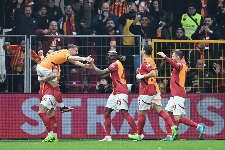 Okan Buruk Kocaelispor maçında Osimhen ile Icardı'yi yan yana oynatacak - Resim : 1