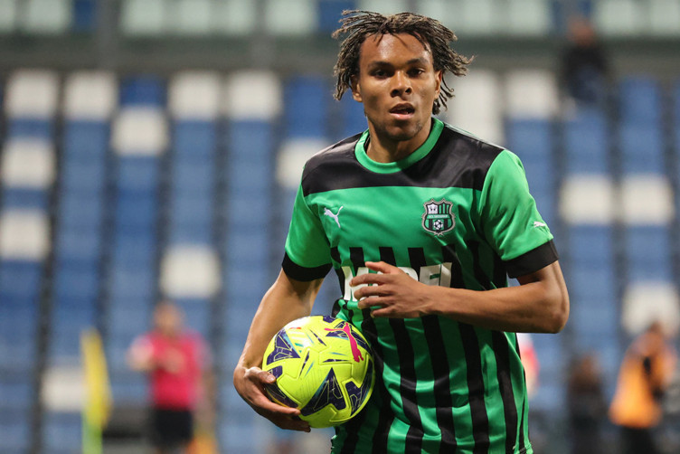 Sergen Yalçın Mert Müldür ve Kaan Ayhan sayesinde 'Yeni Larin'e' kavuşuyor! - Resim : 1