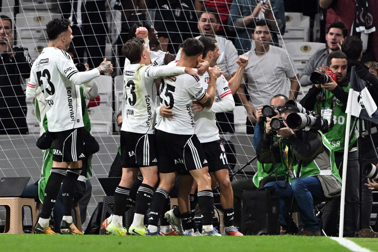Abraham, El Bilal Toure, Cerny, Cengiz Ünder ve Cengiz Ünder geldi gol sayısında değişiklik olmadı - Resim : 1