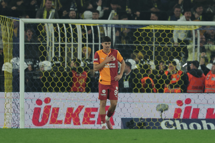 Union Saint-Gilloise maçında oyundan atıldı derbide Jhon Duran'ı kaçırdı! Galatasaray'da Arda Ünyay ayrılığı - Resim : 2