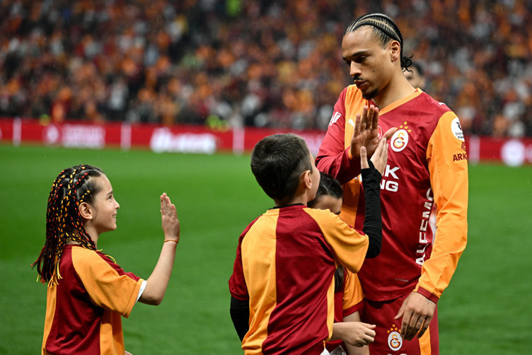 Leroy Sane: Mücadele ettiğimiz her takım zor çünkü sen Galatasaray'sın ve bize karşı en iyisini yapmaya çalışıyorlar - Resim : 2