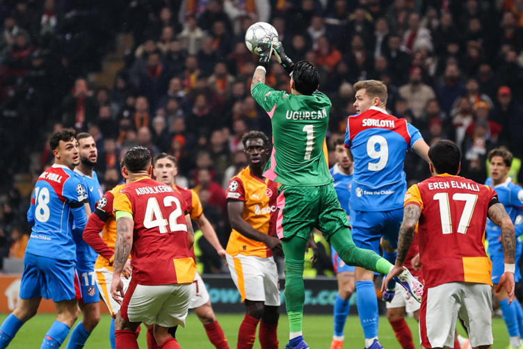 Galatasaray'da Okan Buruk, Jakobs, Abdülkerim Bardakcı ve Lemina'ya yeni kontrat Uğurcan Çakır'a zam - Resim : 2