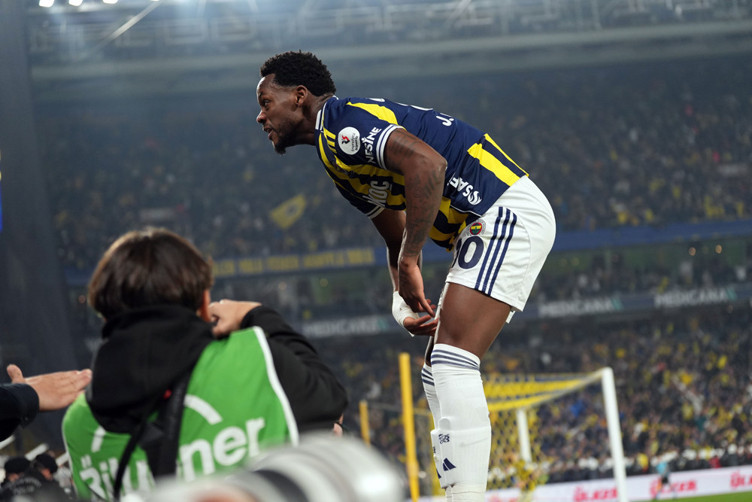 Jhon Duran Galatasaray'a transfer olmak için kendisine gelen teklifleri reddediyor! - Resim : 2