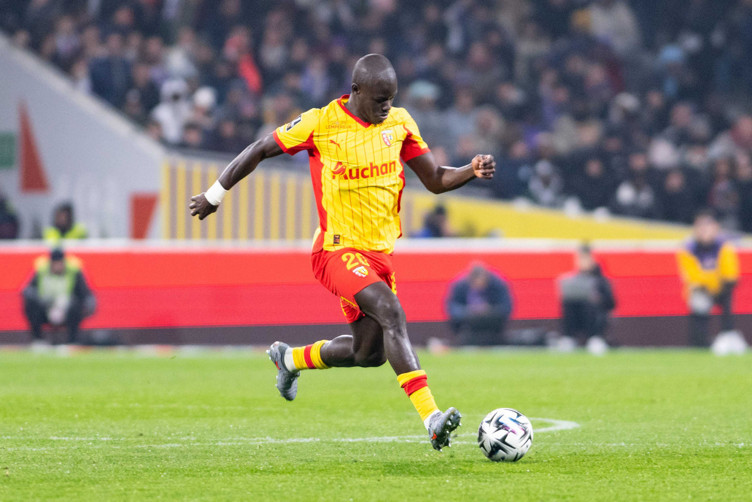 Yabancı kuralı Malang Sarr transferini durdurdu! Fenerbahçe rotayı 23 yaş altı 2 isme çevirdi - Resim : 1