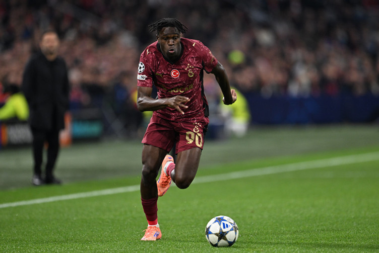 Galatasaray'ın yıldız sağ beki Singo için Crystal Palace scout gönderdi! - Resim : 2