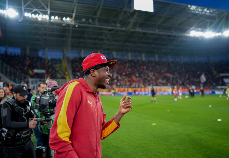 Okan Buruk Victor Osimhen'in son durumunu açıkladı: Fenerbahçe derbisinde... - Resim : 1