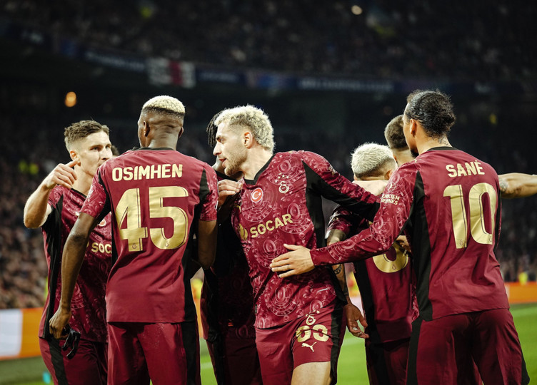 Okan Buruk Barış Alper Yılmaz'la konuştu Ajax maçına damga vurdu - Resim : 2