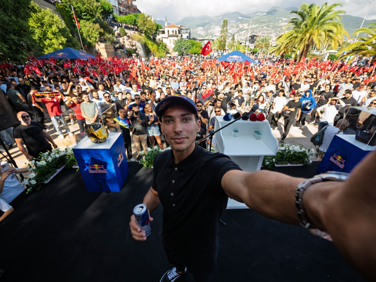 Red Bull sporcusu Toprak Razgatlıoğlu, memleketi Alanya’da coşkuyla karşılandı - Resim : 2