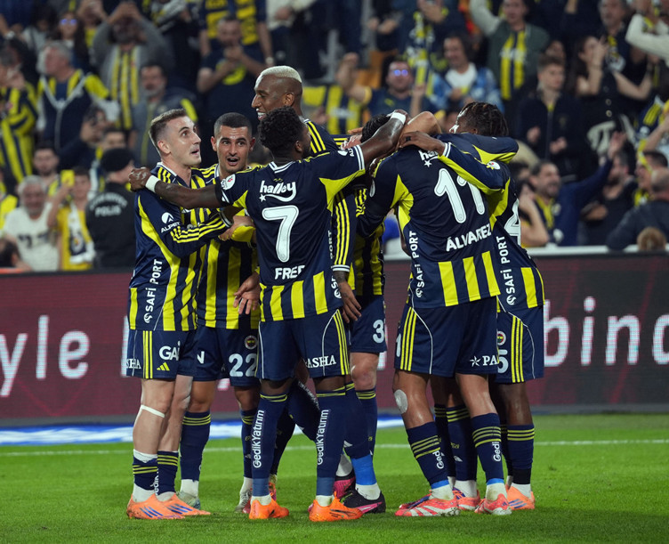 Son 4 maçta 12 puan 13 gol! Süper Lig'in namağlup tek takımı Fenerbahçe - Resim : 1