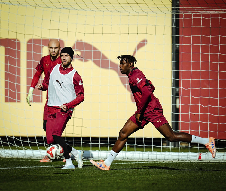 Selçuk İnan'dan Okan Buruk'a telefon: Eğer kadroda düşünmüyorsan biz değerlendirebiliriz - Resim : 1