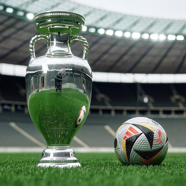 EURO 2024'te yarı final ve finalin topu tanıtıldı - Resim : 1