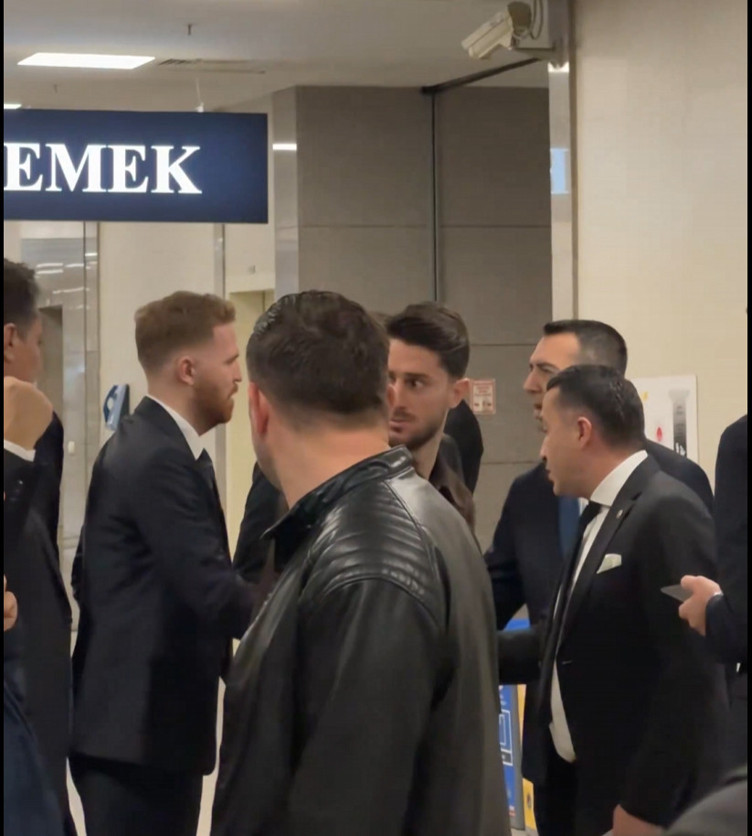 Domenico Tedesco ve oyunculardan Mert Hakan Yandaş'a destek - Resim : 2