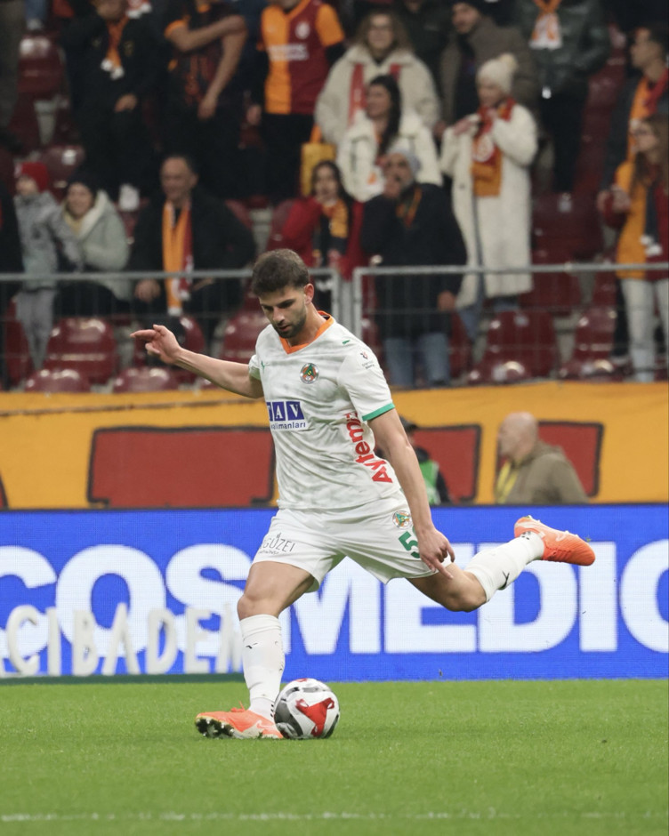 Dursun Özbek yeni Abdülkerim Bardakcı'yı buldu! Yıldız futbolcudan Come to Galatasaray yorumuna beğeni - Resim : 1