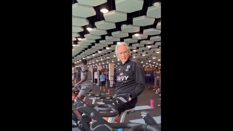 Al-Hilal Teknik Direktörü Jorge Jesus antrenmanda