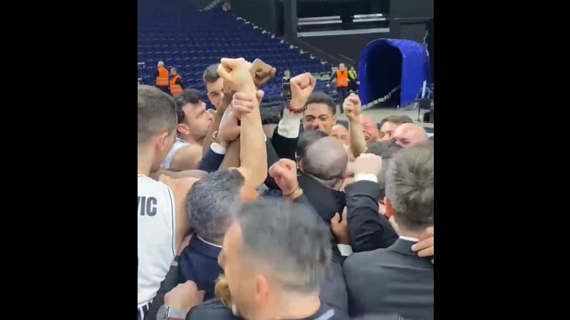 Beşiktaş Emlakjet EuroCup yarı finalinde! Dev zaferi böyle kutladılar