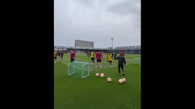 Barcelona antrenmanında olağan görüntüler: Tiki taka paslaşma!