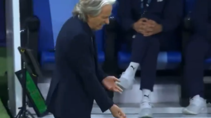 Jorge Jesus kendi futbolcusunu taklit etti