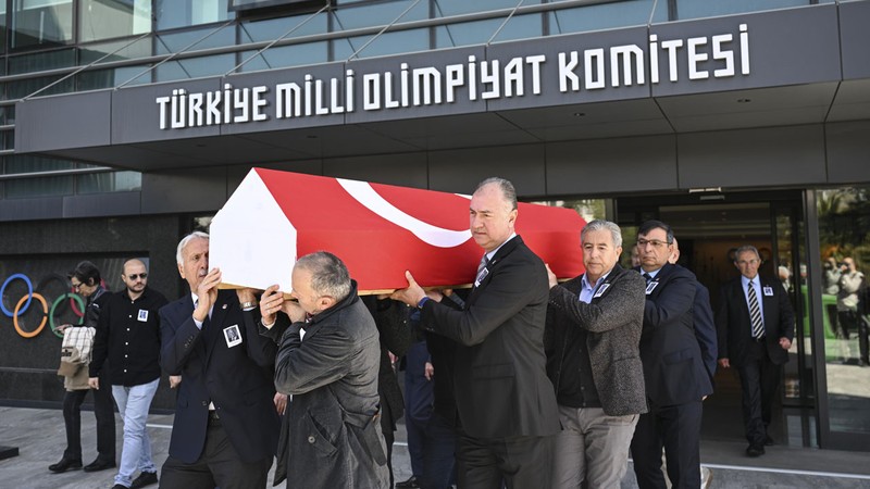 Vefat eden Togay Bayatlı için İstanbul'da anma töreni düzenlendi