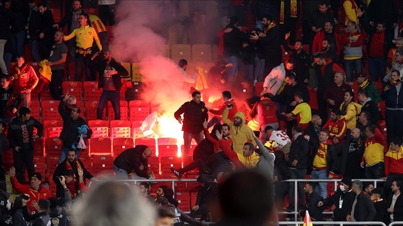 Göztepe-Altay maçında tribüne fişek atan sanığa 15 yıl hapis