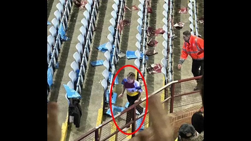 İngiltere bu kadını arıyor! Aston Villa-Olympiakos maçına damga vurdu