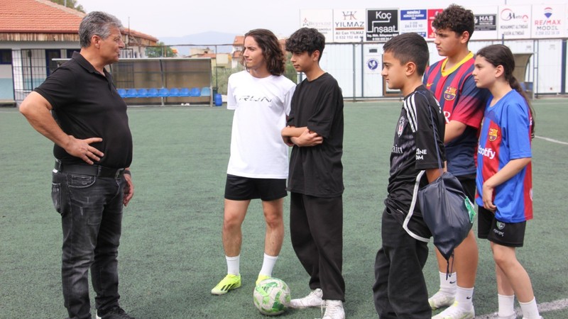 Eski Futbolcu Durmuş Ali Çolak: "Türk futbolunu, futbolun içinden gelenler yönetmeli"