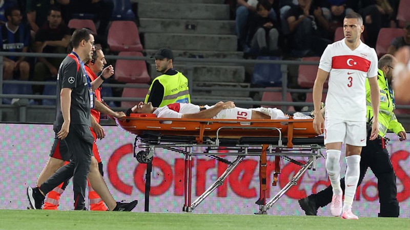 Ozan Kabak 6 ay sahalardan uzak kalacak