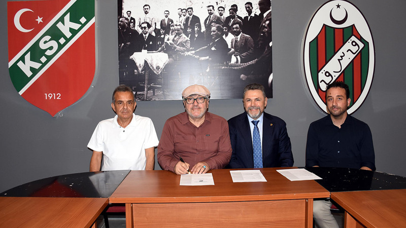 Karşıyaka Mustafa Reşit Akçay'la anlaşmaya vardı