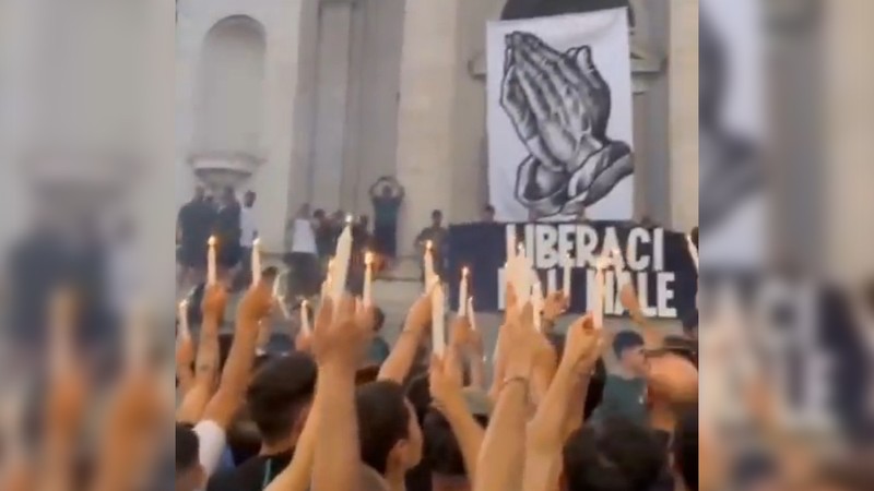 Lazio taraftarından görülmemiş protesto: Başkan ölsün diye mum yaktılar
