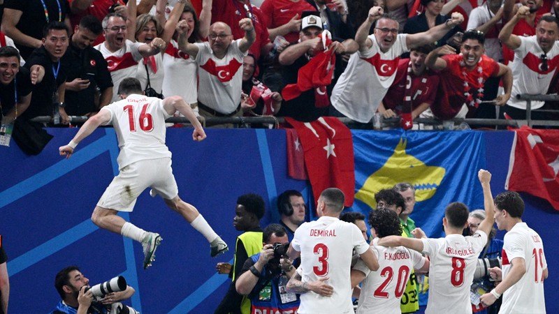 İsmail Yüksek için Fenerbahçe'ye 10 milyon euroluk teklif!