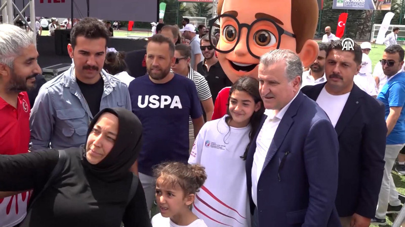 Gençlik ve Spor Bakanı Bak, GSB Spor Okulları'nın açılışına katıldı