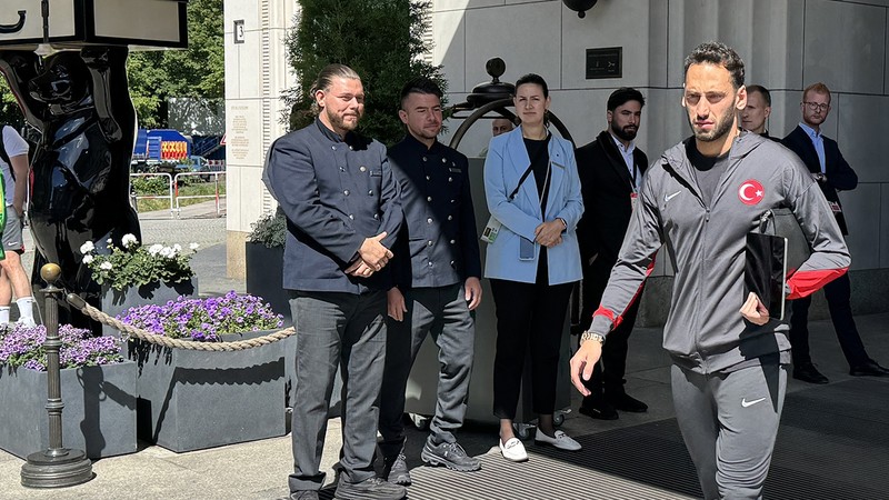 A Milli Futbol Takımı, Berlin'de kaldığı otelden ayrıldı